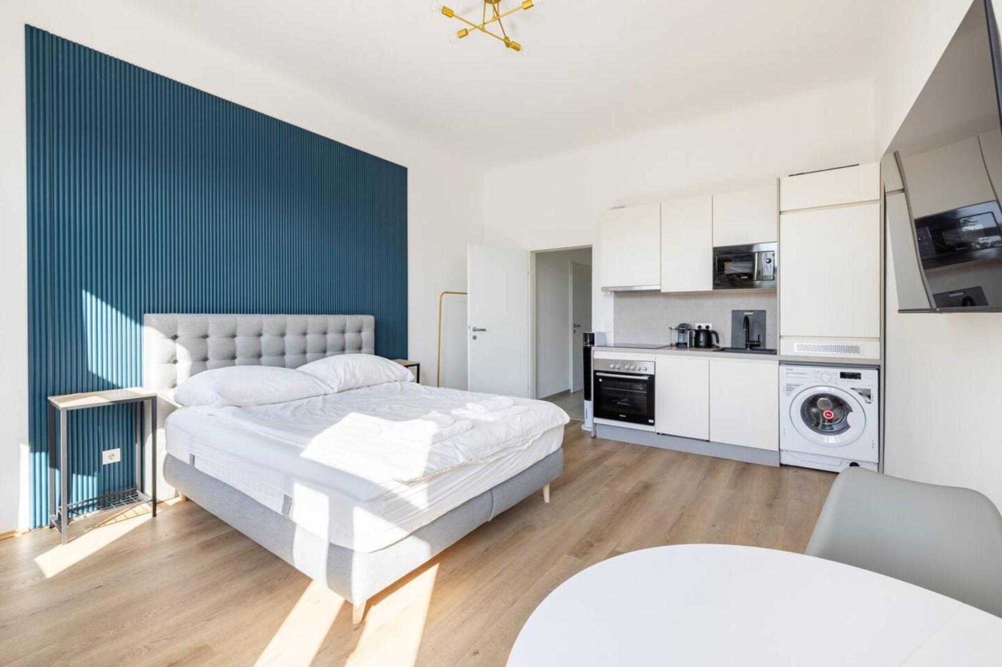 Apartment Near Schoenbrunn & Metro Вена Экстерьер фото