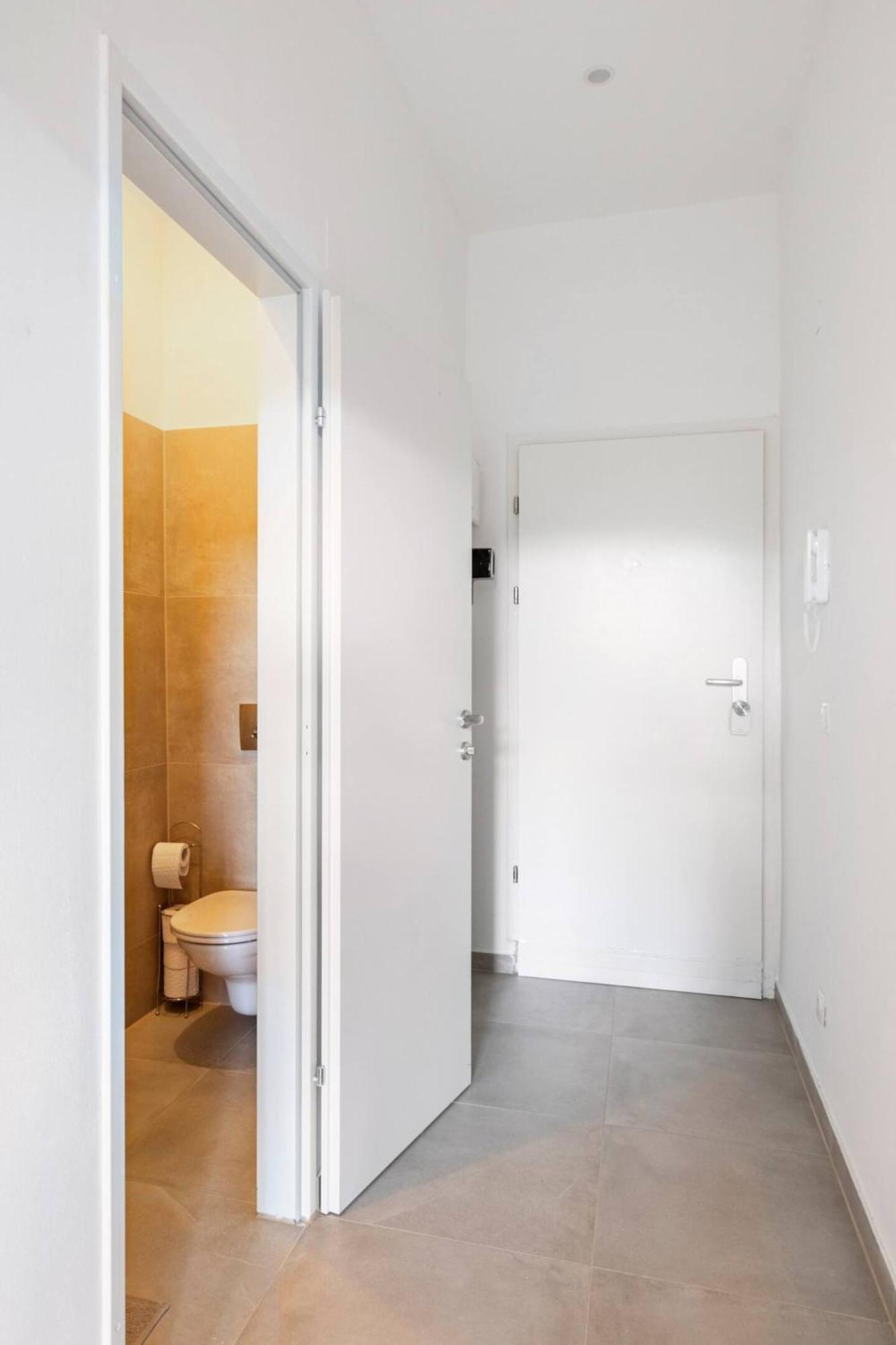 Apartment Near Schoenbrunn & Metro Вена Экстерьер фото